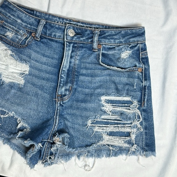 AE JEAN SHORTS SIZE(8) - Picture 2 of 7